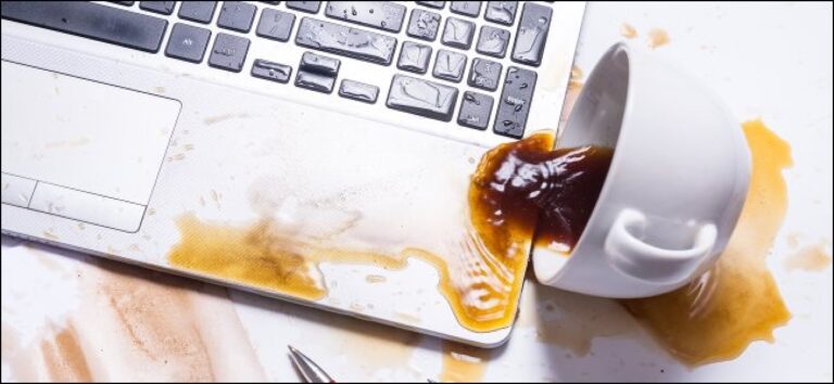 Что делать, если вы пролили воду или кофе на свой ноутбук