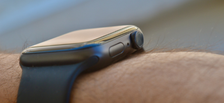 Для чего нужна боковая кнопка на Apple Watch?
