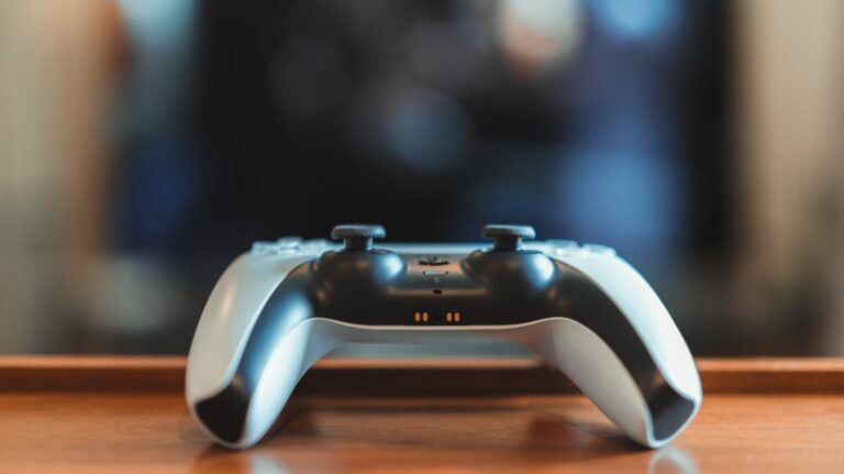 Можете ли вы использовать контроллер PS5 на PS4?