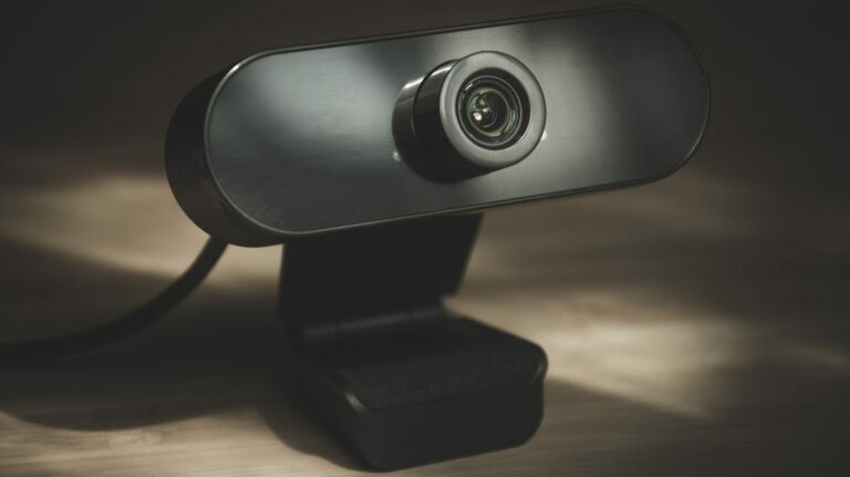 Что такое автокадрирование для веб-камер и смарт-дисплеев?